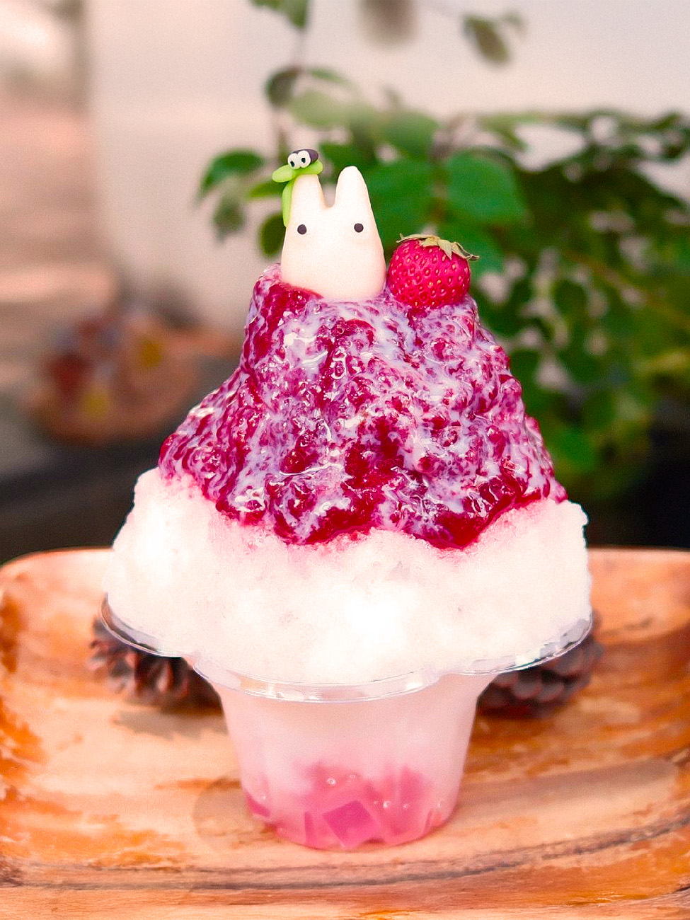 かき氷 – 苺（トトロ）
